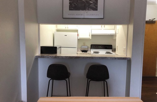 Five Points Condo | Soda City Suite: Cozy place in Five Points/USC - walk to everything!