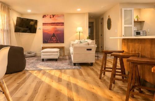Abingdon House | SoHo-Lakeside Retreat
