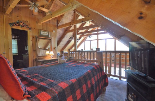 Sevierville Cabin | Somewhere in Time cabin with Mountain Views