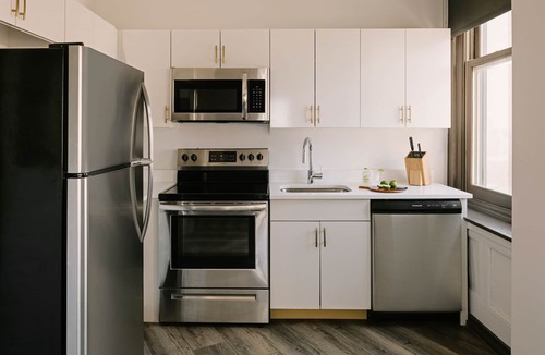 Downtown Detroit Apartment | Sonder Gabriel Richard | Queen Studio Apartment