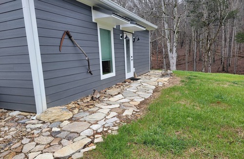 Maynardville Cabin | Soothing creek cabin with 1 bedroom in charming Maynardville