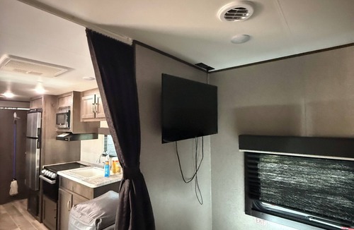 Fluker House | Soothing RV with AC for a relaxing getaway