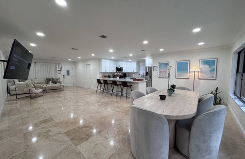 Oakland Park Villa | ★ Sophisticated 3BR Palm Villa with Private Heated Pool - 25 min to FIFA!