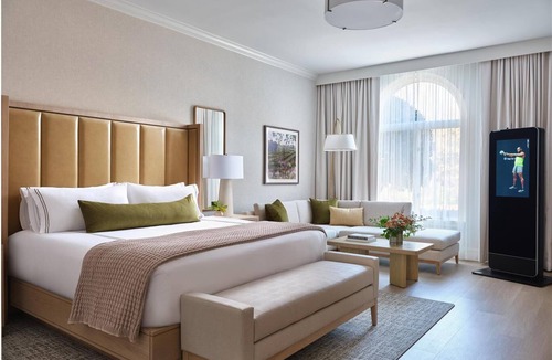 Braselton Hotel | Sophisticated Suite Perfect for Couples' Retreats Near Cruce Lake – 3.4 Miles