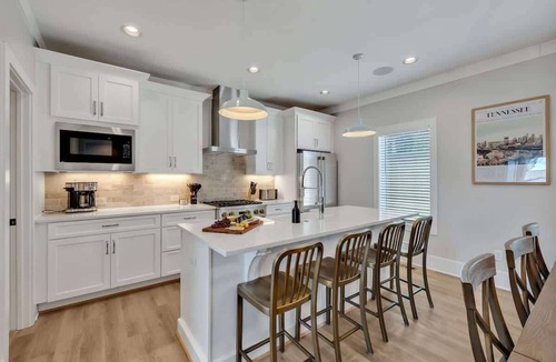 Berry Hill House | Soprano-Private Rooftop-Minutes to Broadway!