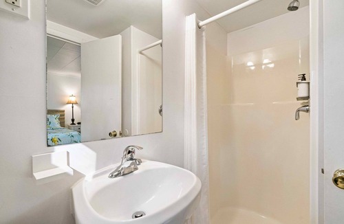 East Jordan House | 🌼 South Arm Retreats Motel: Lake View Double Room ➠ #6
