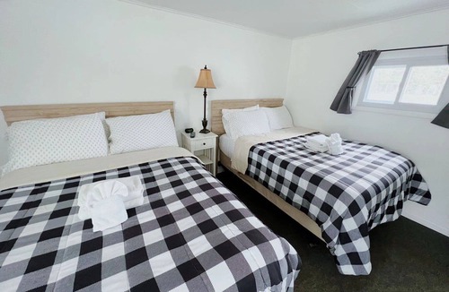 East Jordan House | 🌼 South Arm Retreats Motel: Lake View Double Room ➠ #6