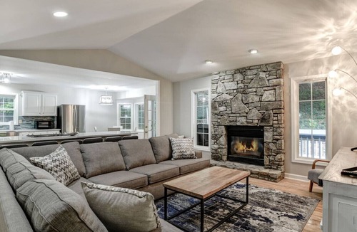 Skyland House | South AVL Group Estate | Hot Tub, Firepit & Pool | 5BR | Near Biltmore