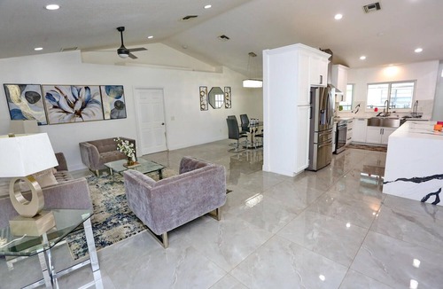 Florida Gardens House | South Fl Modern Poolside Getaway Near Airprt & Beach
