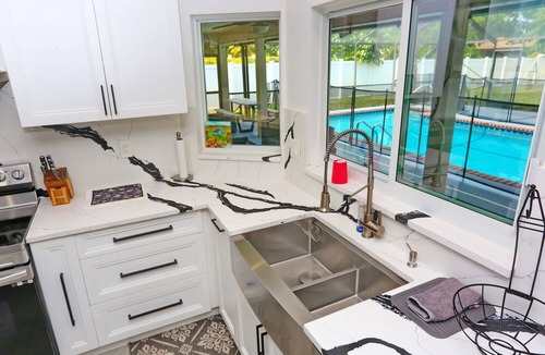 Florida Gardens House | South Fl Modern Poolside Getaway Near Airprt & Beach