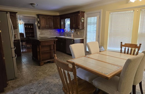 Pinson House | Southern Charm Cottage - Peaceful 4 BR By The Creekside!