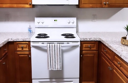 North Charleston House | Southern Charm — 10 min. from the airport!