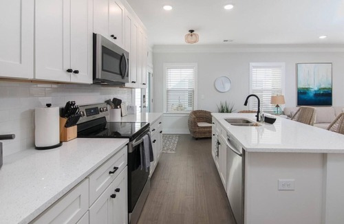 Mount Pleasant House | Southern Charming New Home-Mins to Beach & DT