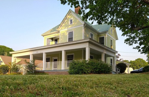 Winder Apartment | Southern Comfort 8 Bedroom, 4 1/2 bthr