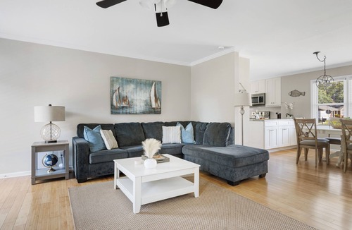 Harborgate Shores House | Southern Comfort | Minutes to CHS | Grill!