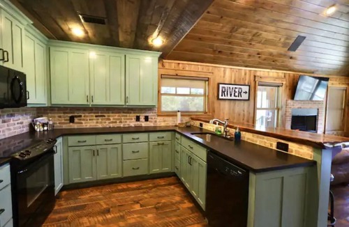 Glenwood House | Southern Grace on the Caddo - HOT TUB! - on the RIVER!