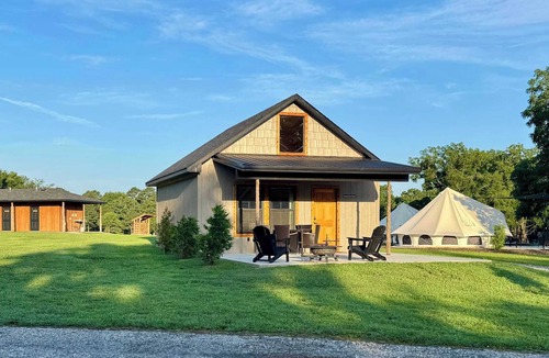 Tahlequah House | Southern Pine Cabin @ The River Bluff Cabins