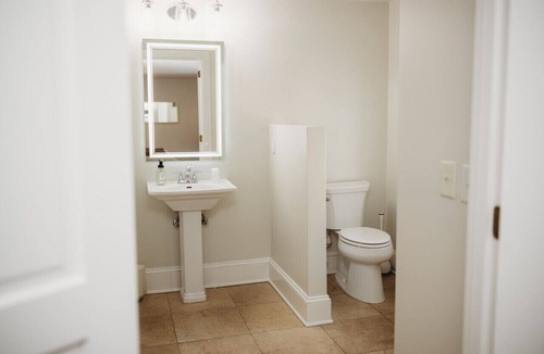 Downtown Hotel | Southern Pines Downtown The Jefferson Inn Standard 2-Queen Room