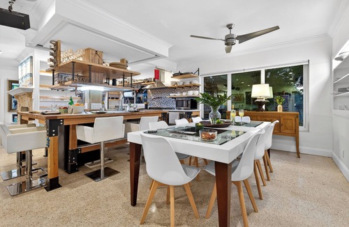 Victoria Park House | Spa, Game Room, Firepit, EV Charger | Near Las Olas | Casa Pineapple Social