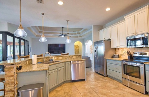 South Gulf Cove House | Spa 🌴Tropical Waterfront 🏝️Heated Pool🏖️Beach