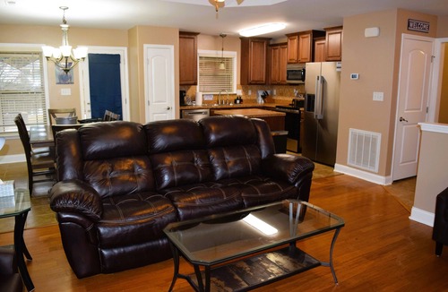 Huntsville House | Space Station: Hub to Everything Huntsville!/Fire Pit/Fiber Internet/EV Charger!