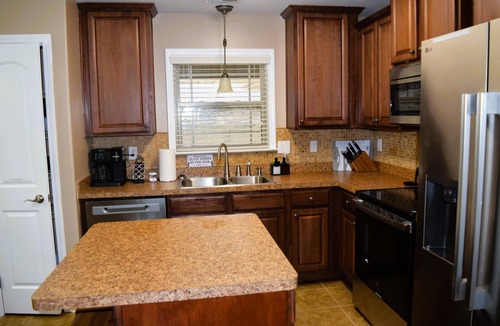 Huntsville House | Space Station: Hub to Everything Huntsville!/Fire Pit/Fiber Internet/EV Charger!