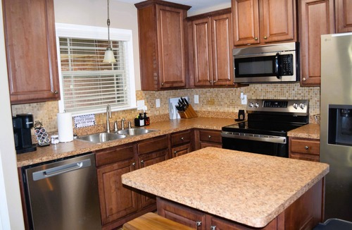 Huntsville House | Space Station: Hub to Everything Huntsville!/Fire Pit/Fiber Internet/EV Charger!