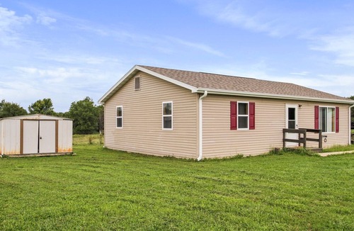 Dora Cabin | Spacious 1200sf cabin (5) in Ozark county near the river. Pets allowed.