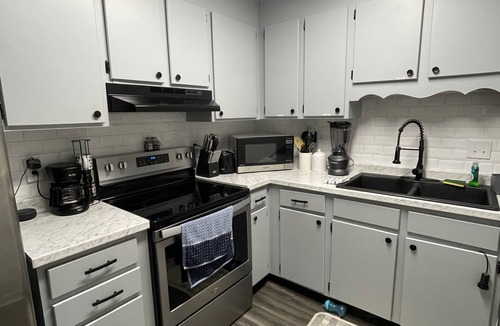 Lexington Apartment | Spacious 1king bd/2queen 15mins polar express