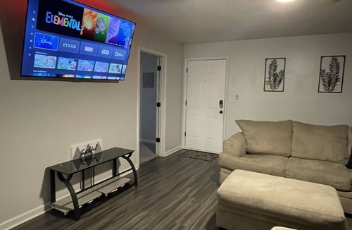 Lexington Apartment | Spacious 1king bd/2queen 15mins polar express