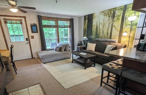 Edray Condo | SPACIOUS 1st Flr Studio 3 min Walk 2 Slopes, Bike-friendly, Ridgewood #52