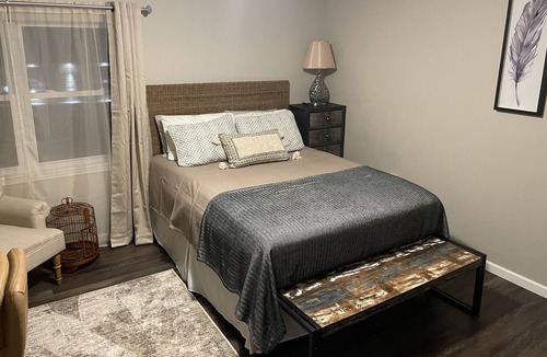 Cross Lanes Apartment | Spacious 2-bedroom apartment in convenient Cross Lanes with WiFi, AC