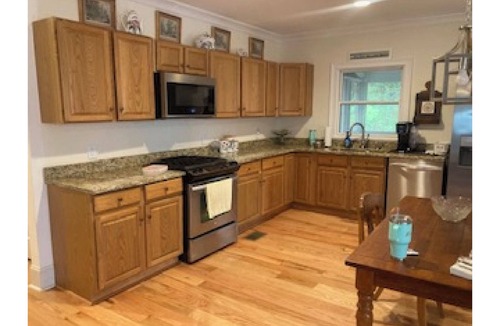 Milton House | Spacious 2 BR/1.5 BA farmhouse in Alpharetta, GA horse country.