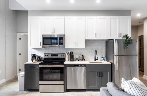 Downtown Cincinnati Apartment | Spacious 2BR Apt at Textile | CozySuites