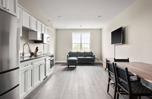 New Orleans Hotel | Spacious 2BR Suite in NOLA Near Garden District