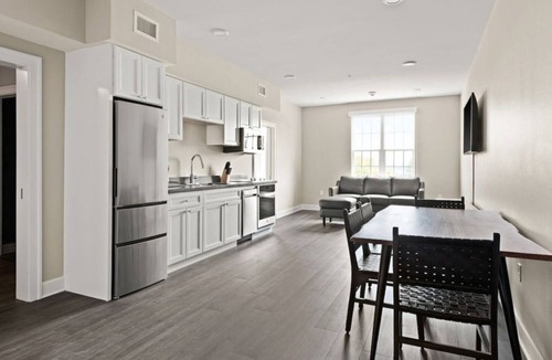 New Orleans Hotel | Spacious 2BR Suite in NOLA Near Garden District
