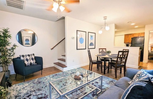 Biddleville House | Spacious 3/3 Townhome. Edge of Uptown Charlotte. Great for groups!