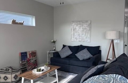 Sycamore Apartment | Spacious 3 bed 2 bath with King Master in Sycamore