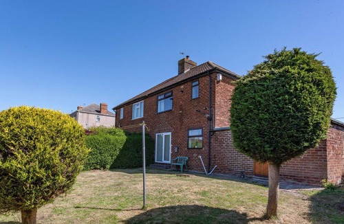 Coxhoe Apartment | Spacious 3 bed, 2 min drive from amazon and A1