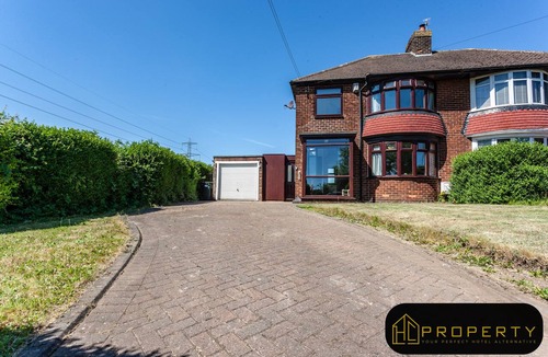 Coxhoe Apartment | Spacious 3 bed, 2 min drive from amazon and A1