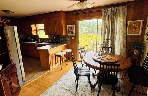 Farmview - Ramble Apartment | Spacious 3-bedroom apartment located in delightful Blacksburg with HVAC!