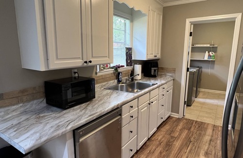 Pearl House | Spacious 3 bedroom home near Amphitheater/Baseball/shopping and much more
