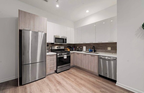 Near South Side House | Spacious 3BR · Bronzeville/South Loop · Sleeps 8