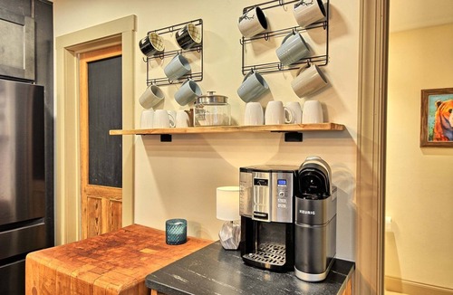 Fleetwood Ski Chalet | Spacious 3BR chalet in Fleetwood, NC, perfect for family gatherings, sleeps 10.