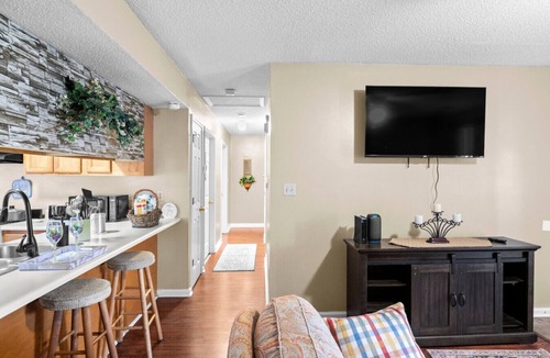 Brighton House | Spacious 3BR Home 10 Min to Downtown Big Yard