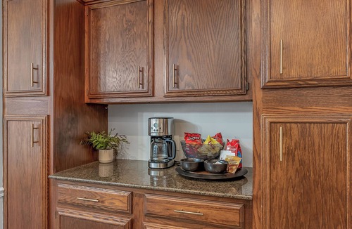 Shreveport House | Spacious 3BR Retreat Near Golf Course – Cozy & Convenient Stay in Shreveport!