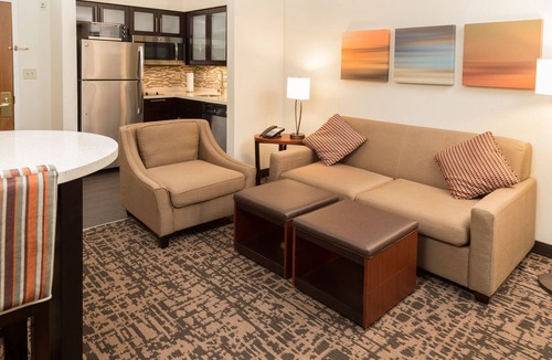 Indianapolis Apartment | Spacious 3BR Suite | Hot Breakfast & Social Hour