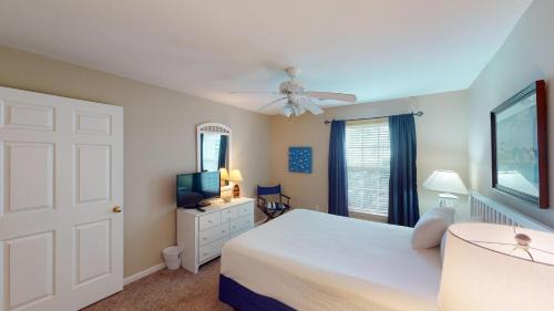 Pawleys Island House | Spacious 3BR Villa Groups of Six in Pawleys Island