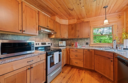 Waynesville Cabin | Spacious 4 BD 4 BA Cabin w/2 Bonus Areas 2 Kitchens Game Room, Hot Tub
