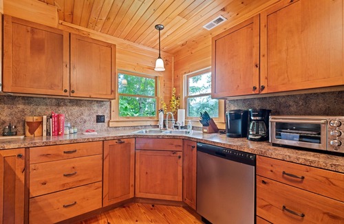 Waynesville Cabin | Spacious 4 BD 4 BA Cabin w/2 Bonus Areas 2 Kitchens Game Room, Hot Tub